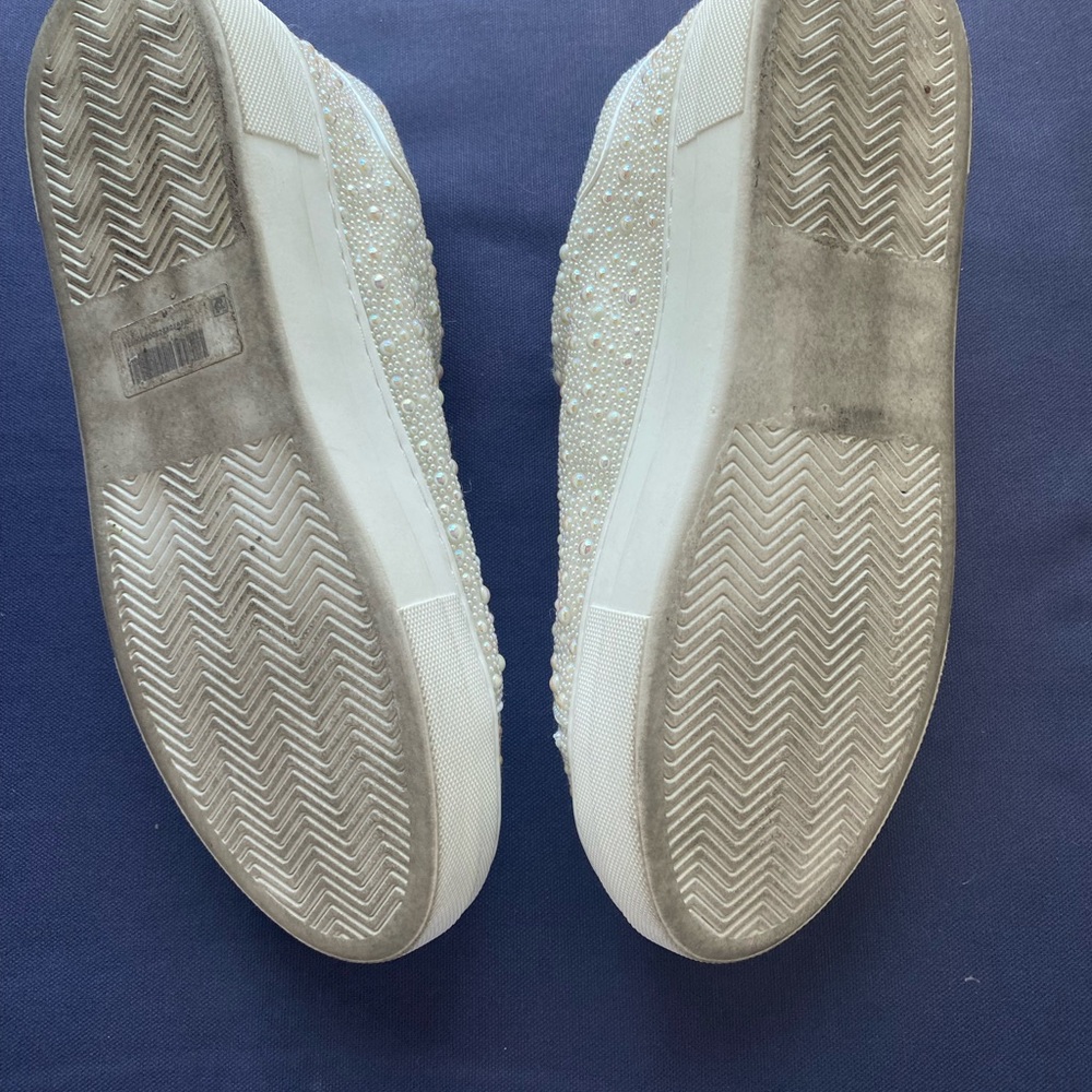 Betsey Johnson White Pearl Embellished Women's Sneakers - Picture 2 of 2